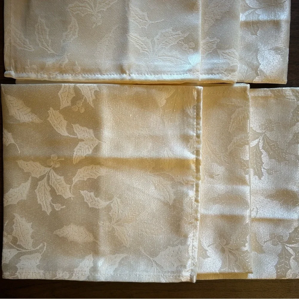 Lot Of 6 Lenox Christmas Holly Damask Ivory Christmas Napkins 18.5”x 18.5” NWT